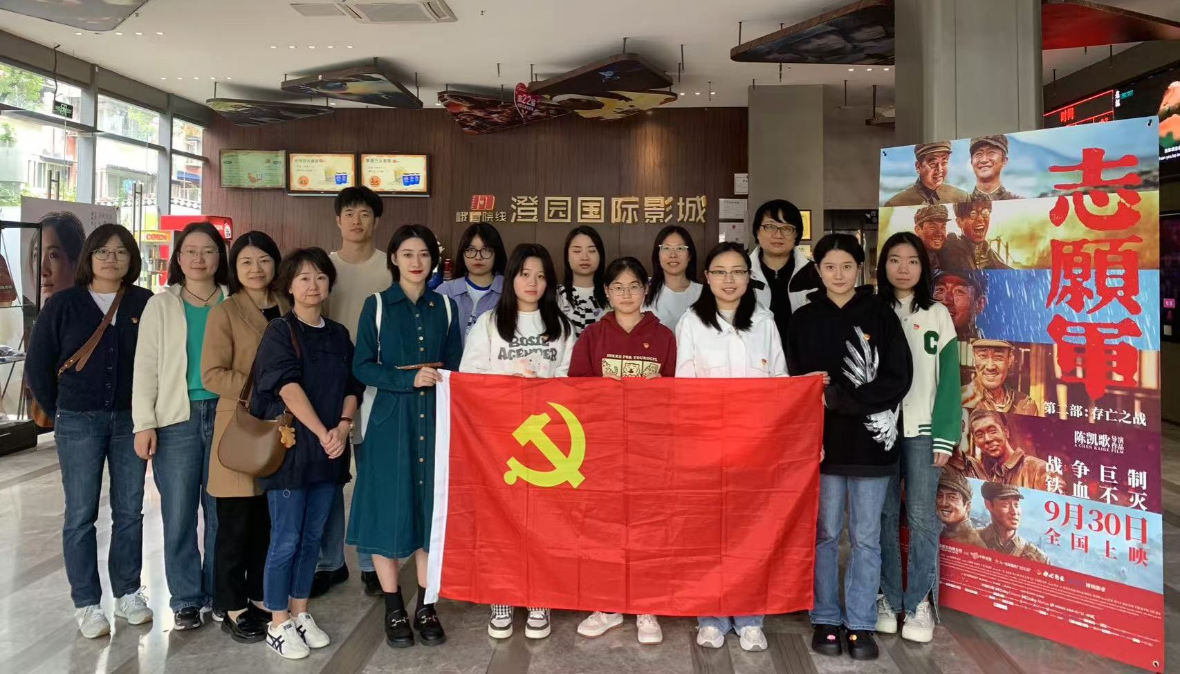 共忆峥嵘岁月,激发爱国热情 ——图书馆党支部与太阳集团tcy8722网站研究生第三党支部开展党支部共建活动